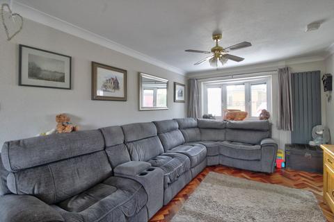 11 Finchmoor, Harlow, CM18 6UB