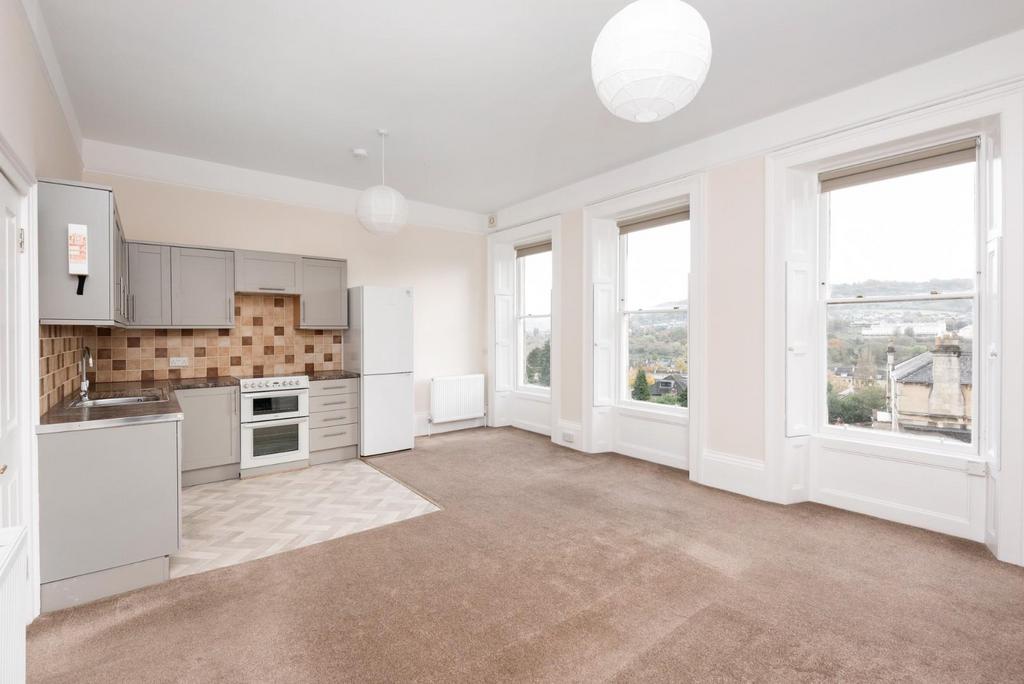 First Floor Flat, 2 Beaufort Villas, Bath, BA1 6 LY