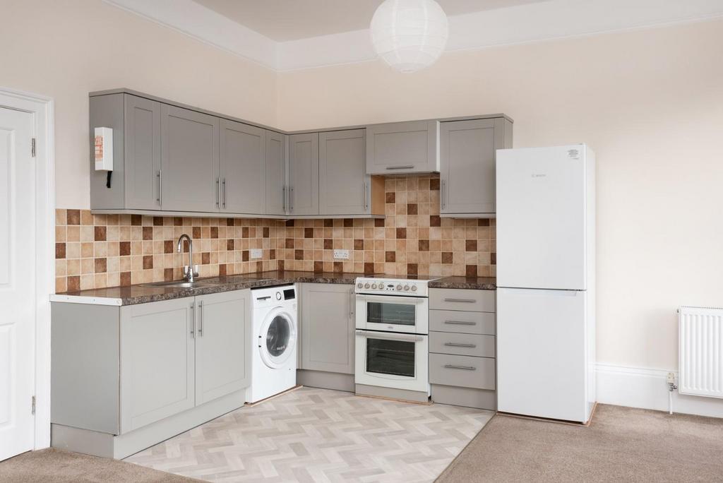 First Floor Flat, 2 Beaufort Villas, Bath, BA1 6 LY