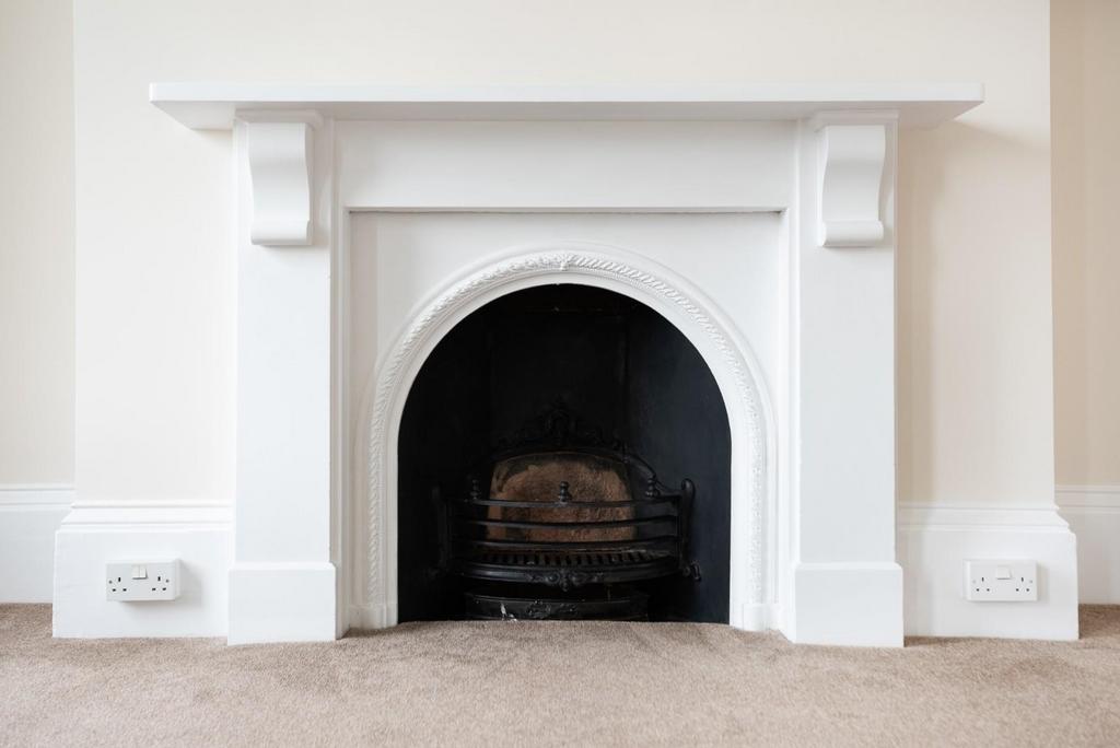 First Floor Flat, 2 Beaufort Villas, Bath, BA1 6 LY
