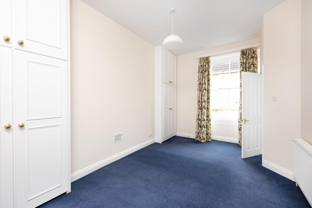 First Floor Flat, 2 Beaufort Villas, Bath, BA1 6 LY