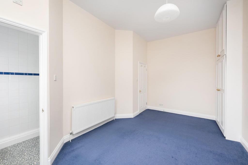 First Floor Flat, 2 Beaufort Villas, Bath, BA1 6 LY