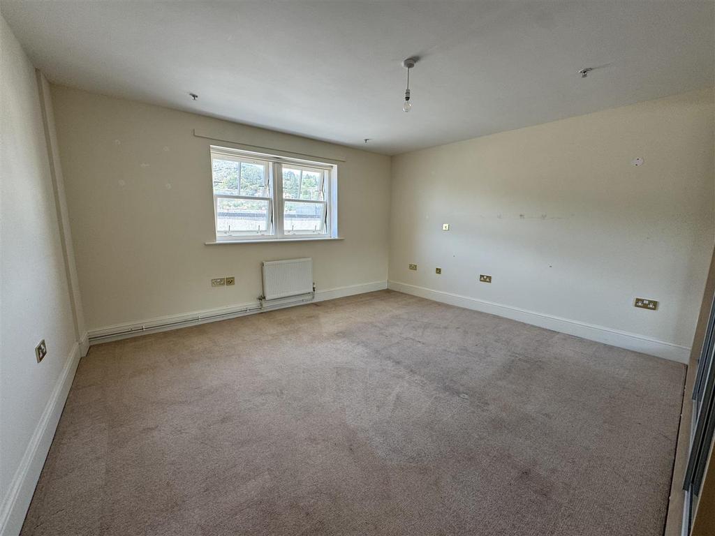 NEW westminster ct 8d bed 2 pic 1.jpg