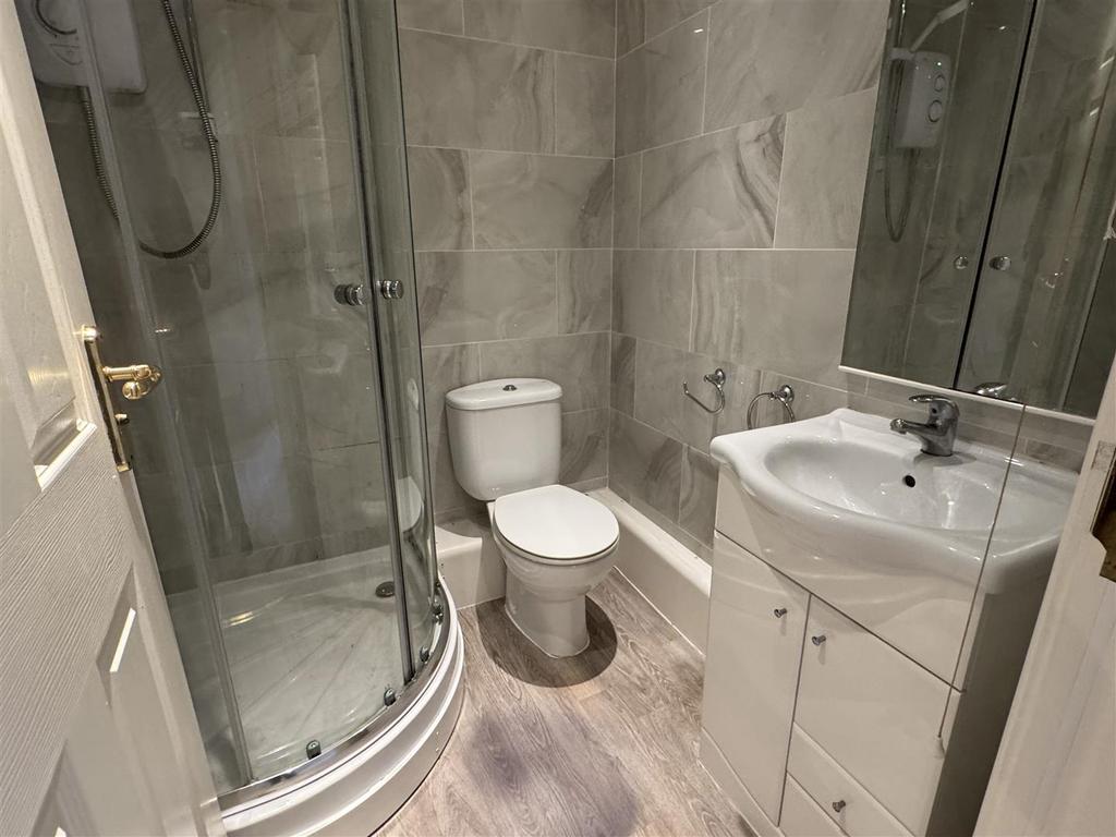 Tiled 3 piece shower room