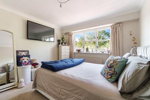 9 Derek Close, Ewell, Epsom, KT19 9NT