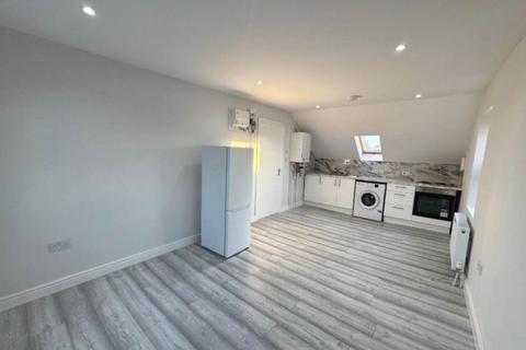 2 bedroom apartment to rent, Tilehurst Road, Reading
