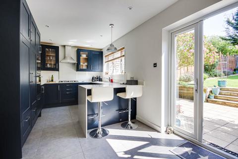 93 Five Acres, London Colney, St Albans, AL2 1HY