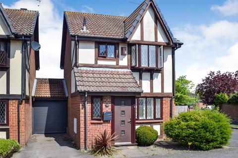 3 bedroom detached house for sale, Ryves Avenue, Hampshire GU46