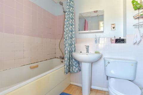 1 bedroom flat for sale, Chigwell Lane, Loughton, Essex