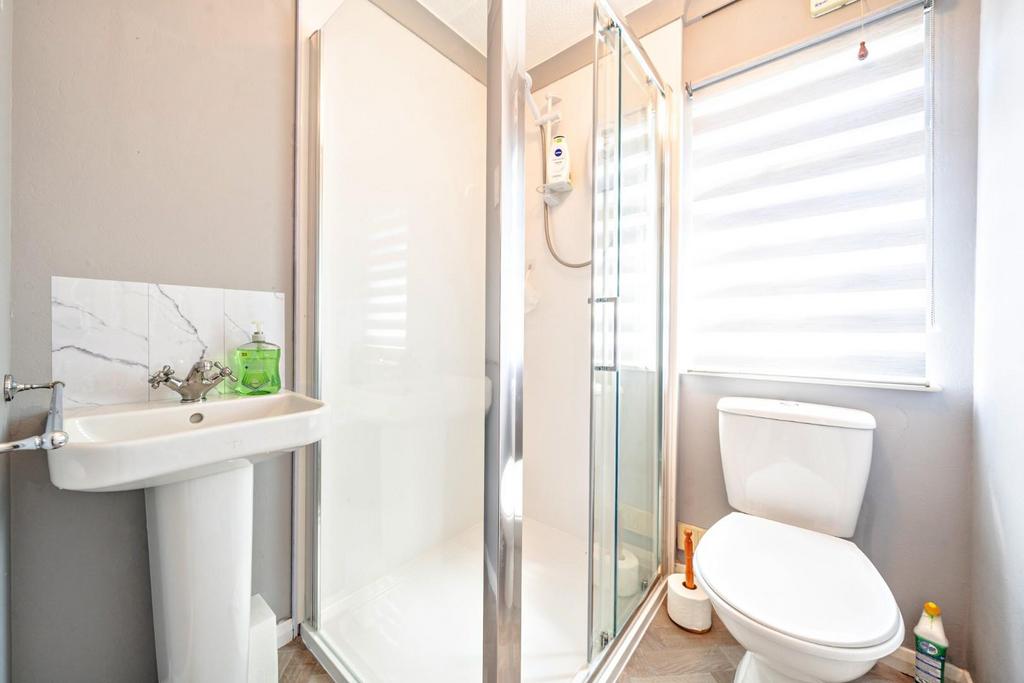 En suite shower room.jpg