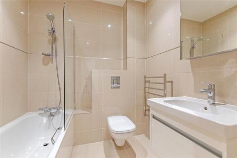 1 bedroom flat to rent, Park Avenue, Bushey, Hertfordshire, WD23
