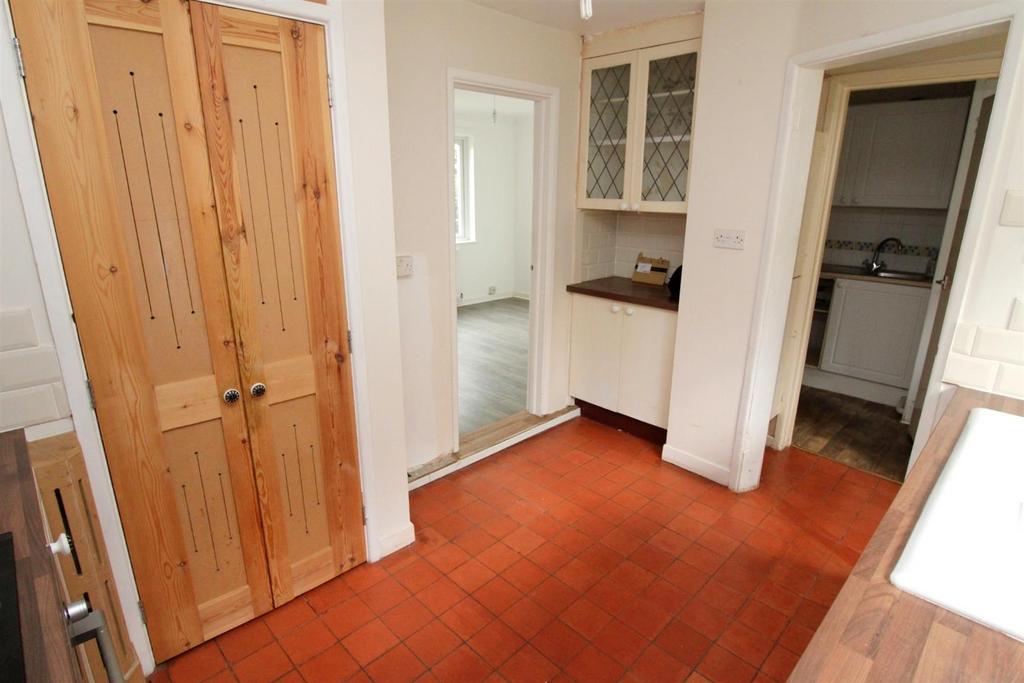 Kitchen 2.jpg