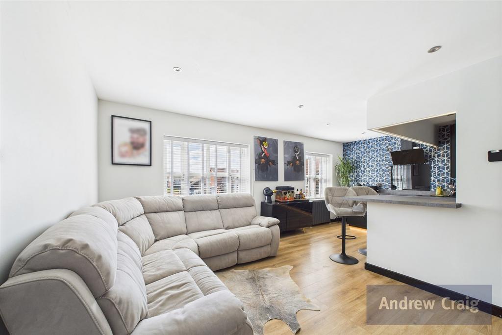 Kitchen / Lounge