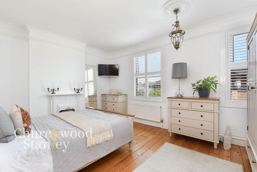 Principal bedroom