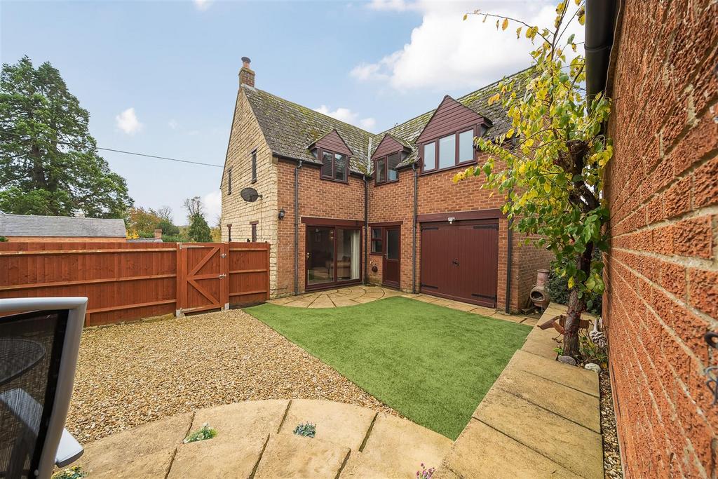 1 Wappenham Road, Helmdon (23).jpg