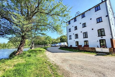 2 bedroom flat for sale, Bickton
