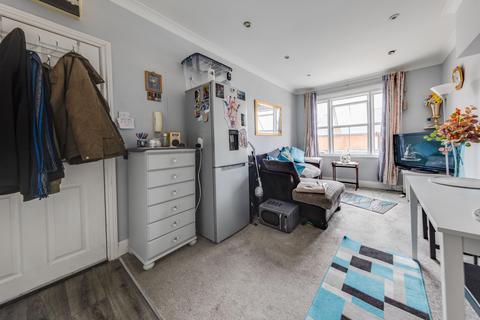 1 bedroom flat for sale, Kings Road, Fleet GU51