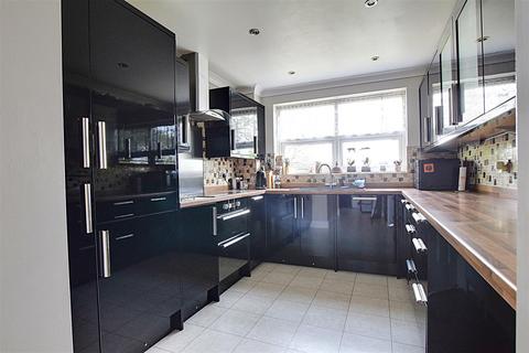 27 Beacon Hill, Bexhill-on-sea, TN39 5DF