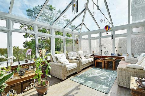 27 Beacon Hill, Bexhill-on-sea, TN39 5DF