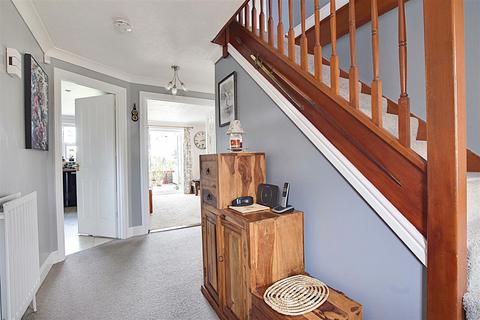 27 Beacon Hill, Bexhill-on-sea, TN39 5DF