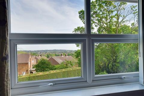 27 Beacon Hill, Bexhill-on-sea, TN39 5DF