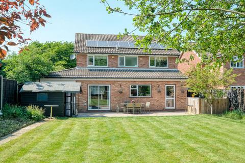 Daisy House Terrace Road, Pinvin, Pershore, WR10 2DW