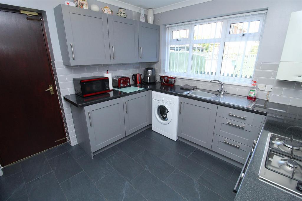 Kitchen1.JPG