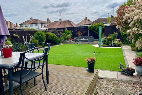 4 bedroom bungalow for sale, Prince Avenue, Westcliff-on-Sea, Essex, SS0