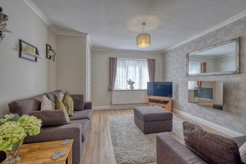 15 Teeswater Close, Bromsgrove, B60 3PX
