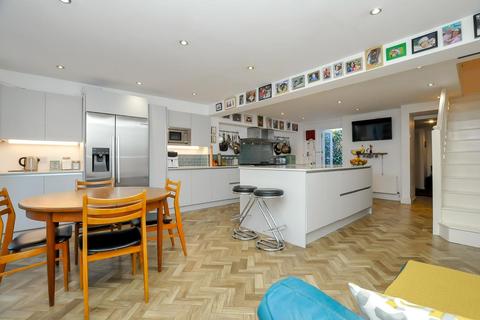 53 Dynevor Road, London, N16 0DL