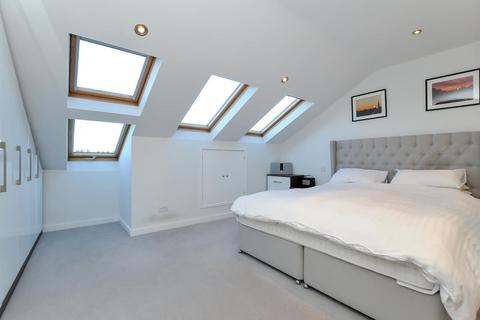 53 Dynevor Road, London, N16 0DL