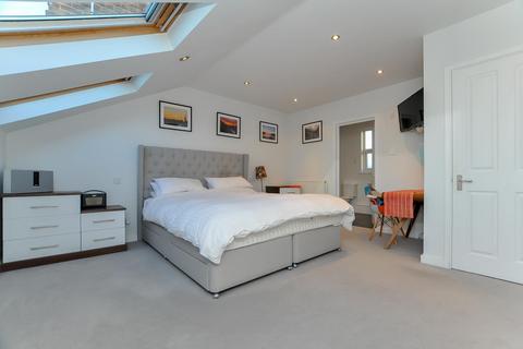 53 Dynevor Road, London, N16 0DL