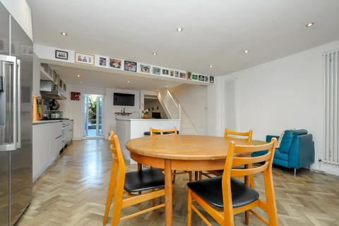 53 Dynevor Road, London, N16 0DL