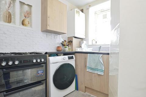 3 bedroom flat for sale, Bishops Way, Bethnal Green