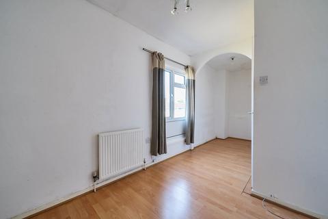 64 Abbey Road, Basingstoke, RG24 9EA