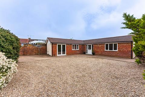2 bedroom detached bungalow to rent, Chapel Road, Trunch