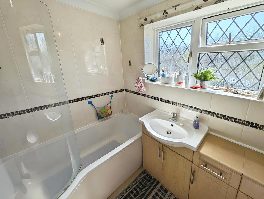 9 Templar bathroom 4.png