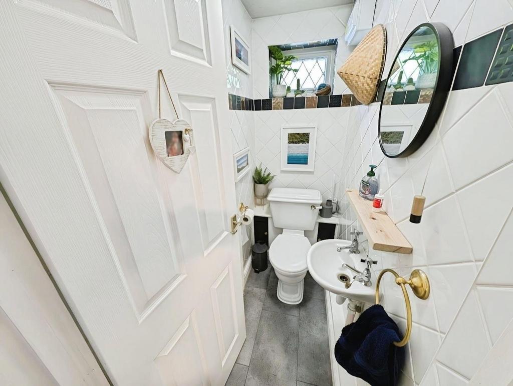 9 Templar cloakroom a.png