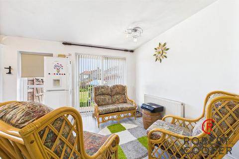85 Warwick Avenue, Harrow, HA2 8RE