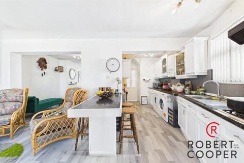 85 Warwick Avenue, Harrow, HA2 8RE