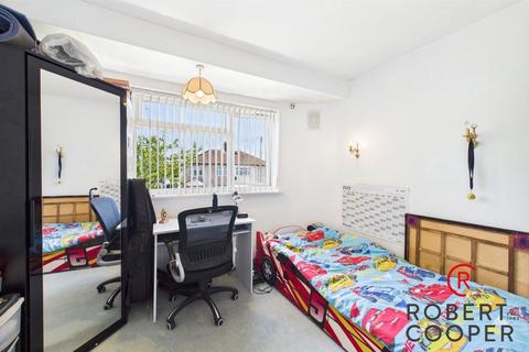 85 Warwick Avenue, Harrow, HA2 8RE
