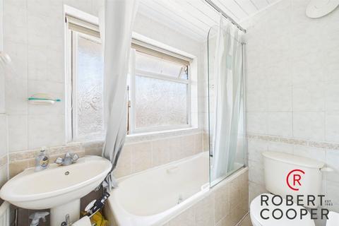 85 Warwick Avenue, Harrow, HA2 8RE