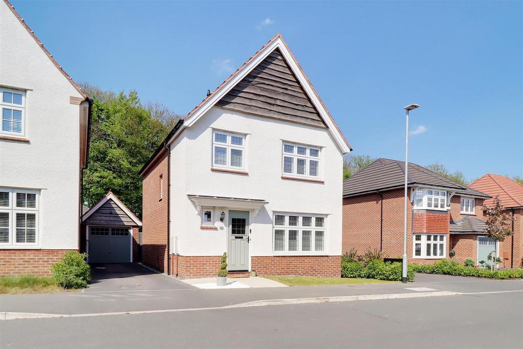 West Wold, Swanland 3 bed detached house - £380,000