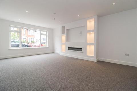 4 bedroom detached house to rent, Sunningdale Avenue, Leigh-On-Sea