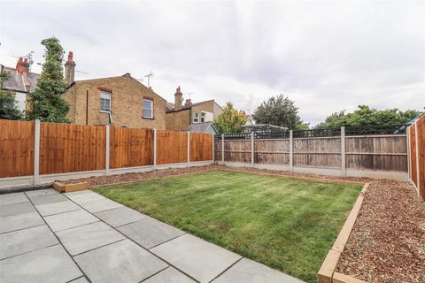4 bedroom detached house to rent, Sunningdale Avenue, Leigh-On-Sea