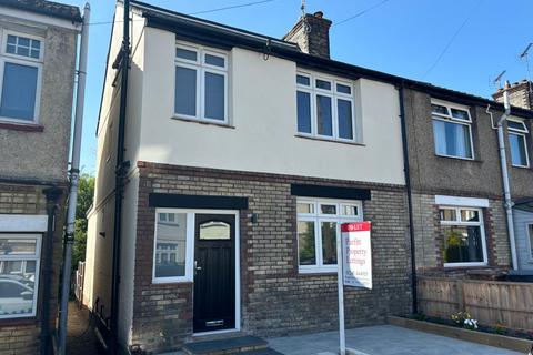4 bedroom end of terrace house to rent, Bishop Road, Chelmsford CM1