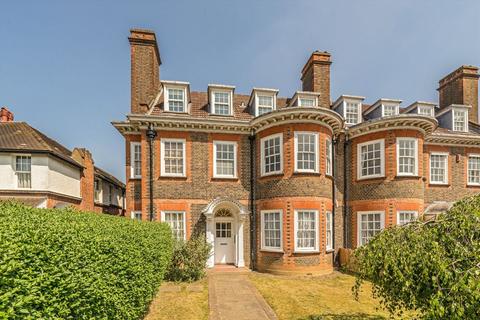 Flat 1, 13 Cranes Drive, Surbiton, KT5 8AJ