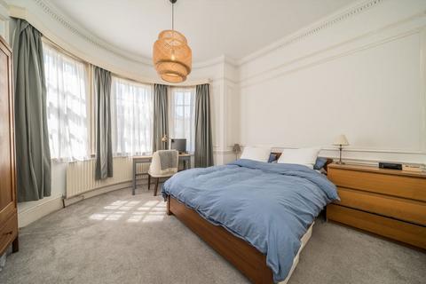 Flat 1, 13 Cranes Drive, Surbiton, KT5 8AJ