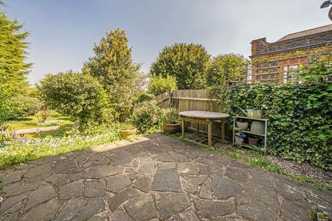 Flat 1, 13 Cranes Drive, Surbiton, KT5 8AJ