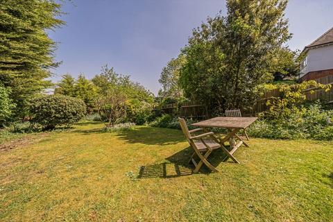 Flat 1, 13 Cranes Drive, Surbiton, KT5 8AJ